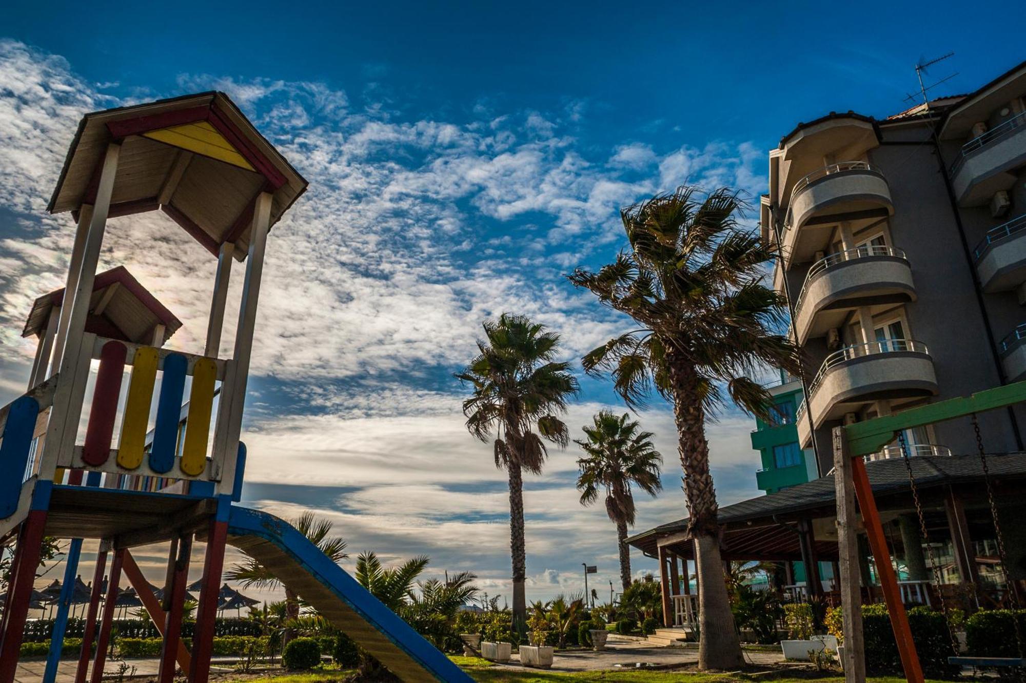 Vila Verde Beach Hotel Durrës Buitenkant foto