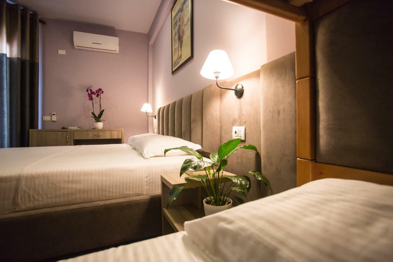 Vila Verde Beach Hotel Durrës Buitenkant foto