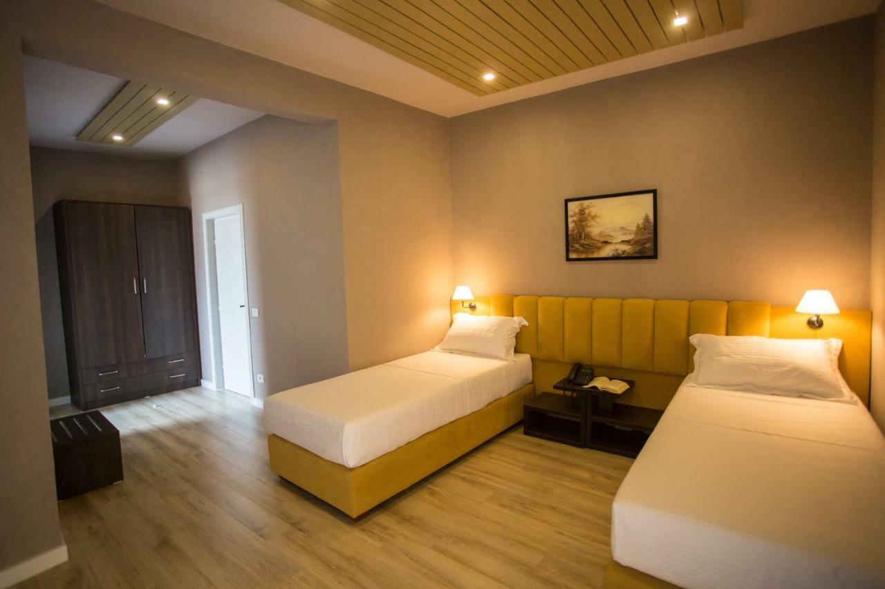 Vila Verde Beach Hotel Durrës Buitenkant foto