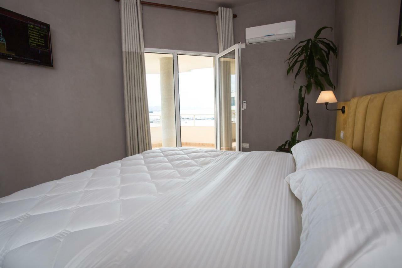 Vila Verde Beach Hotel Durrës Buitenkant foto