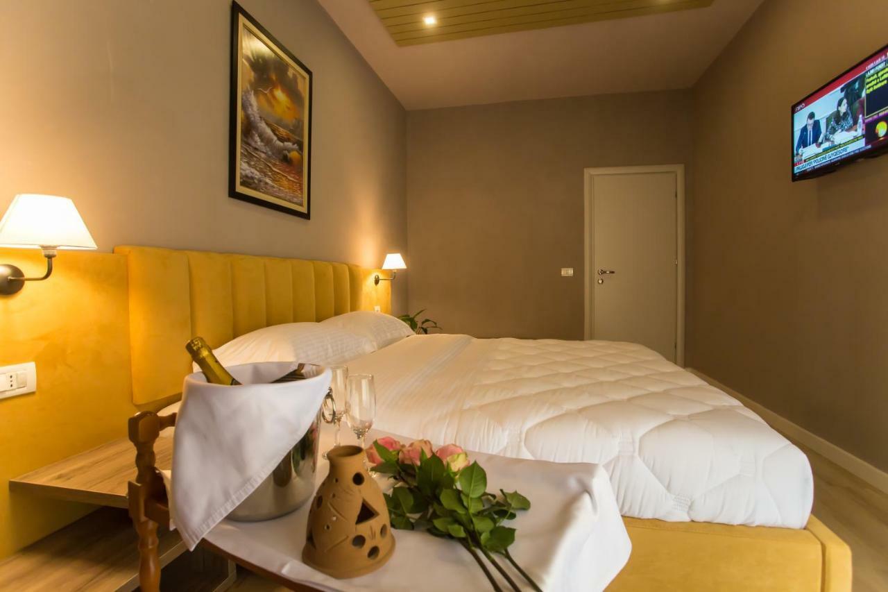Vila Verde Beach Hotel Durrës Buitenkant foto