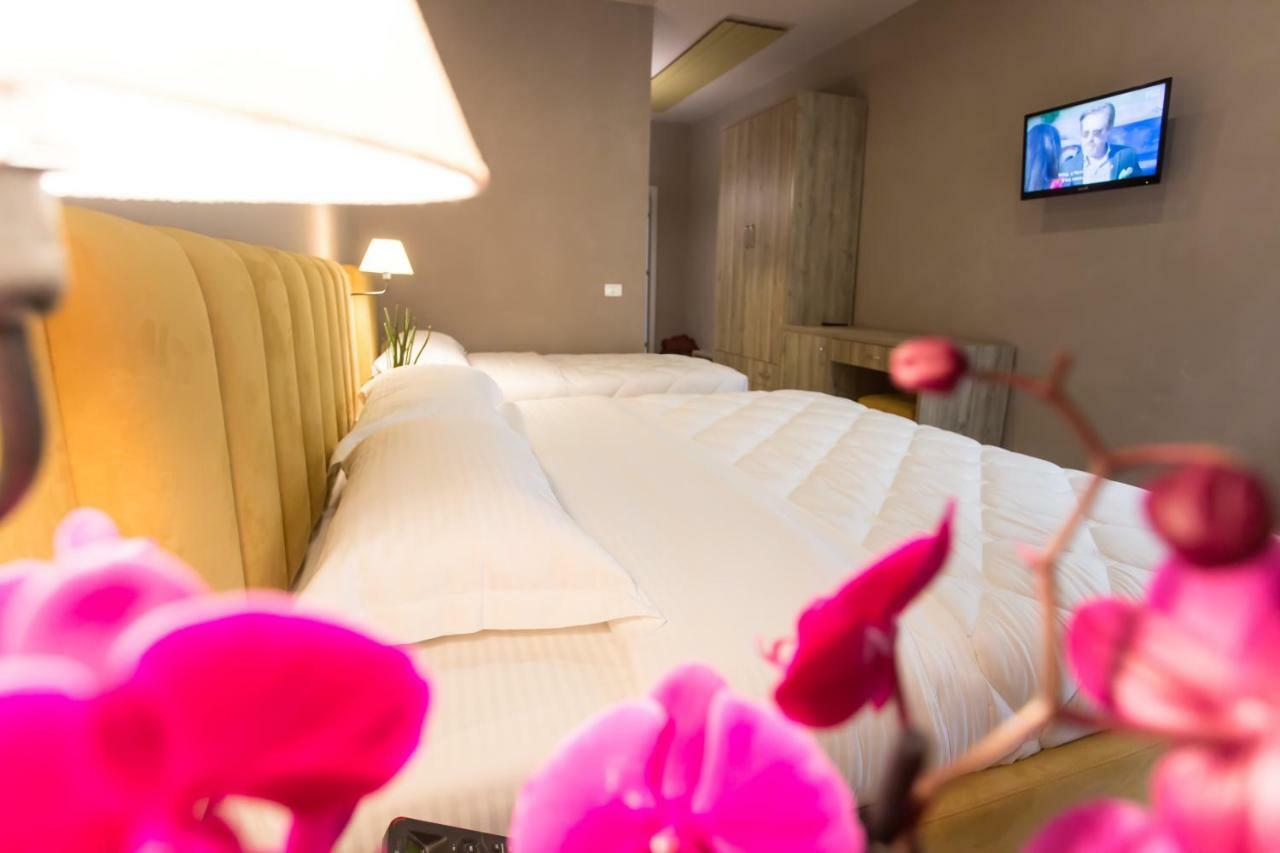 Vila Verde Beach Hotel Durrës Buitenkant foto