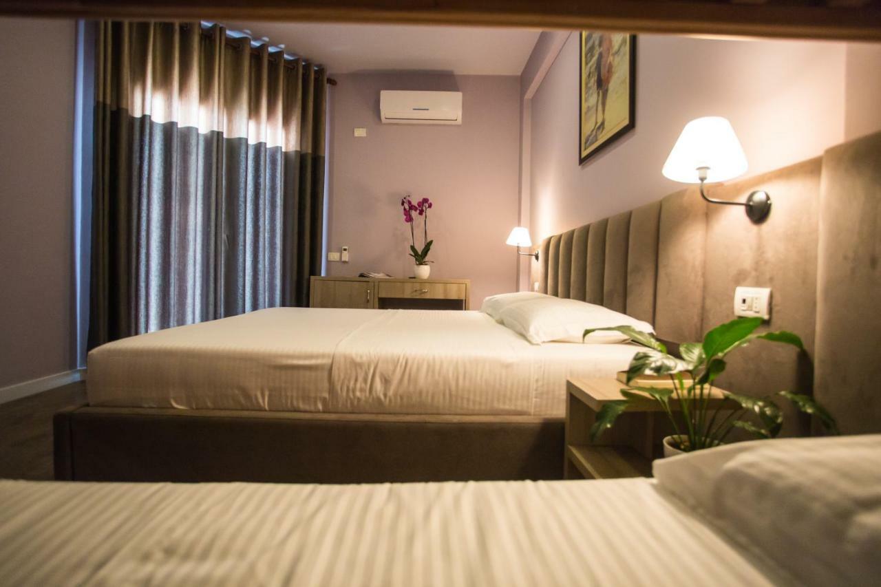 Vila Verde Beach Hotel Durrës Buitenkant foto