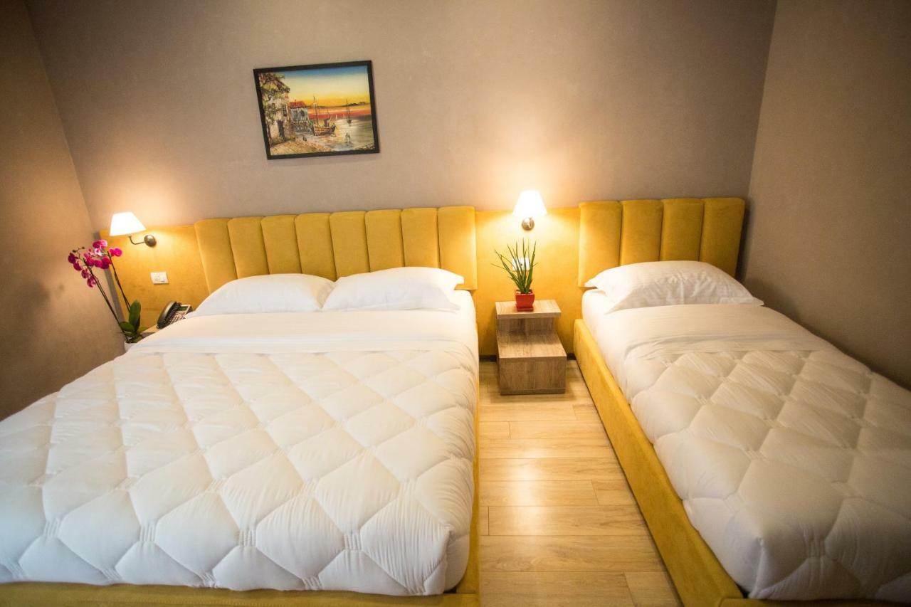 Vila Verde Beach Hotel Durrës Buitenkant foto