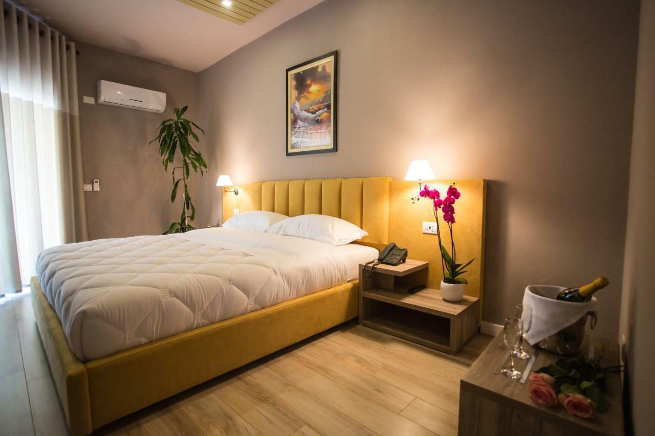 Vila Verde Beach Hotel Durrës Buitenkant foto