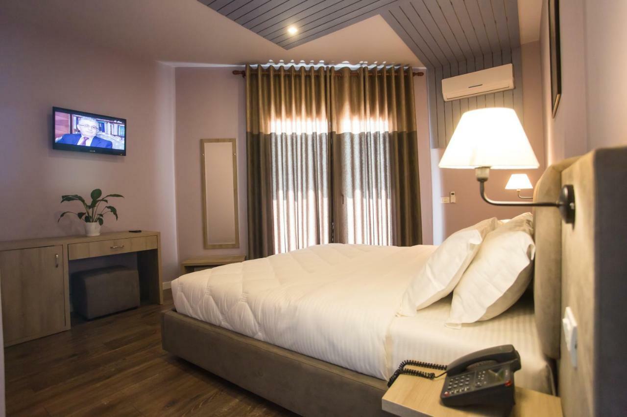 Vila Verde Beach Hotel Durrës Buitenkant foto