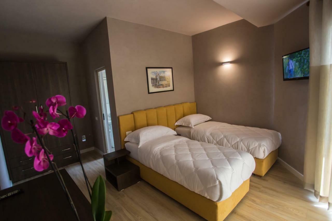 Vila Verde Beach Hotel Durrës Buitenkant foto