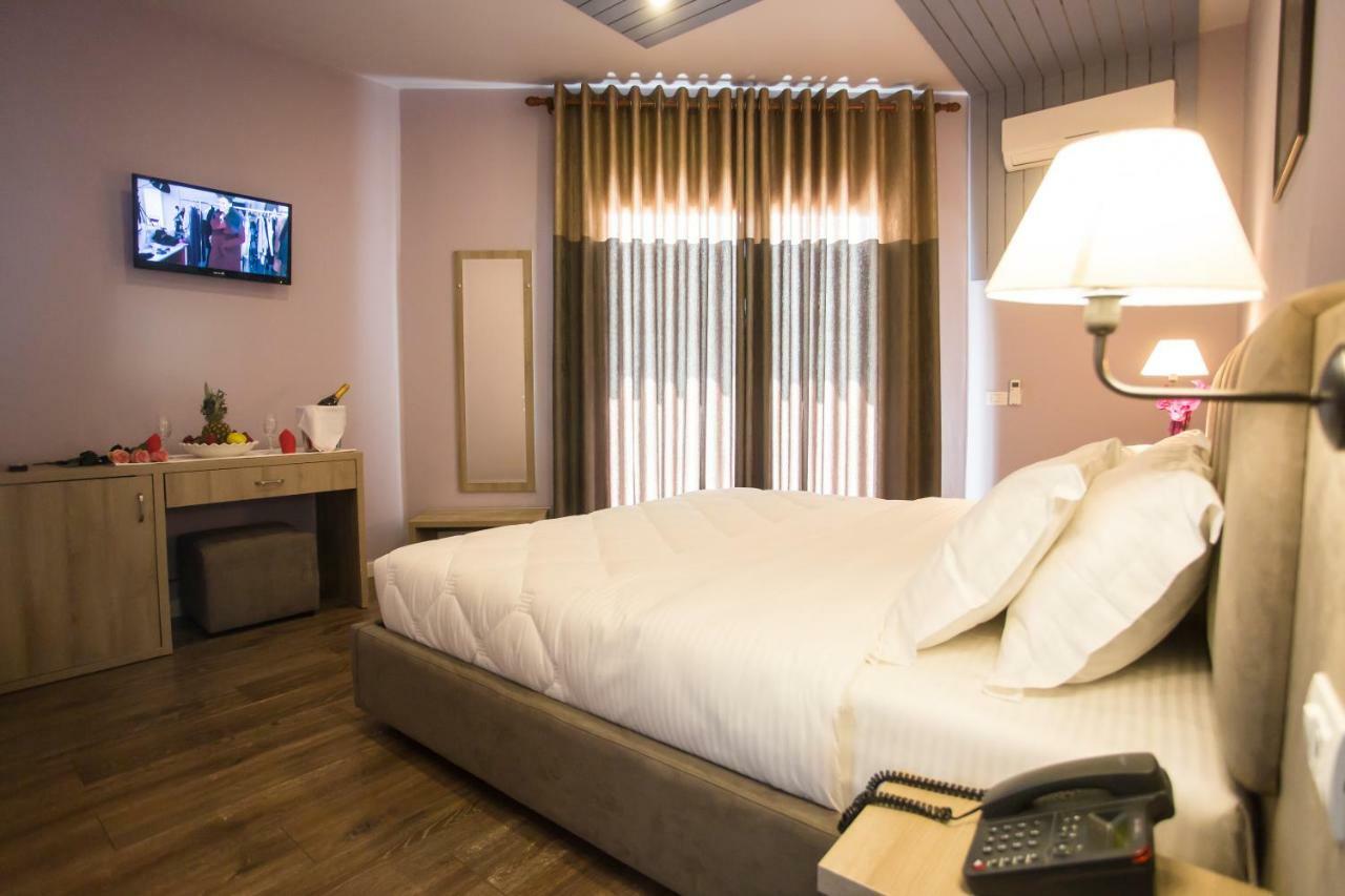 Vila Verde Beach Hotel Durrës Buitenkant foto