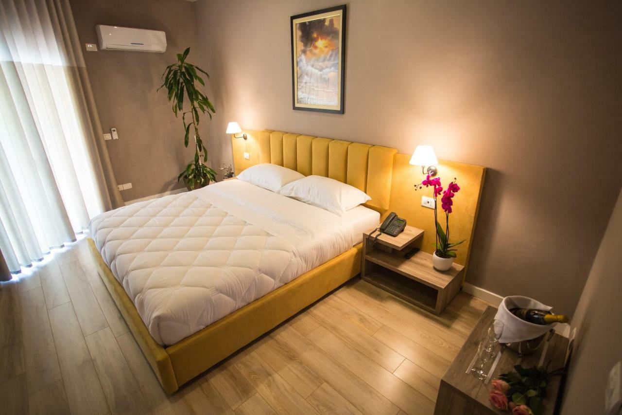 Vila Verde Beach Hotel Durrës Buitenkant foto