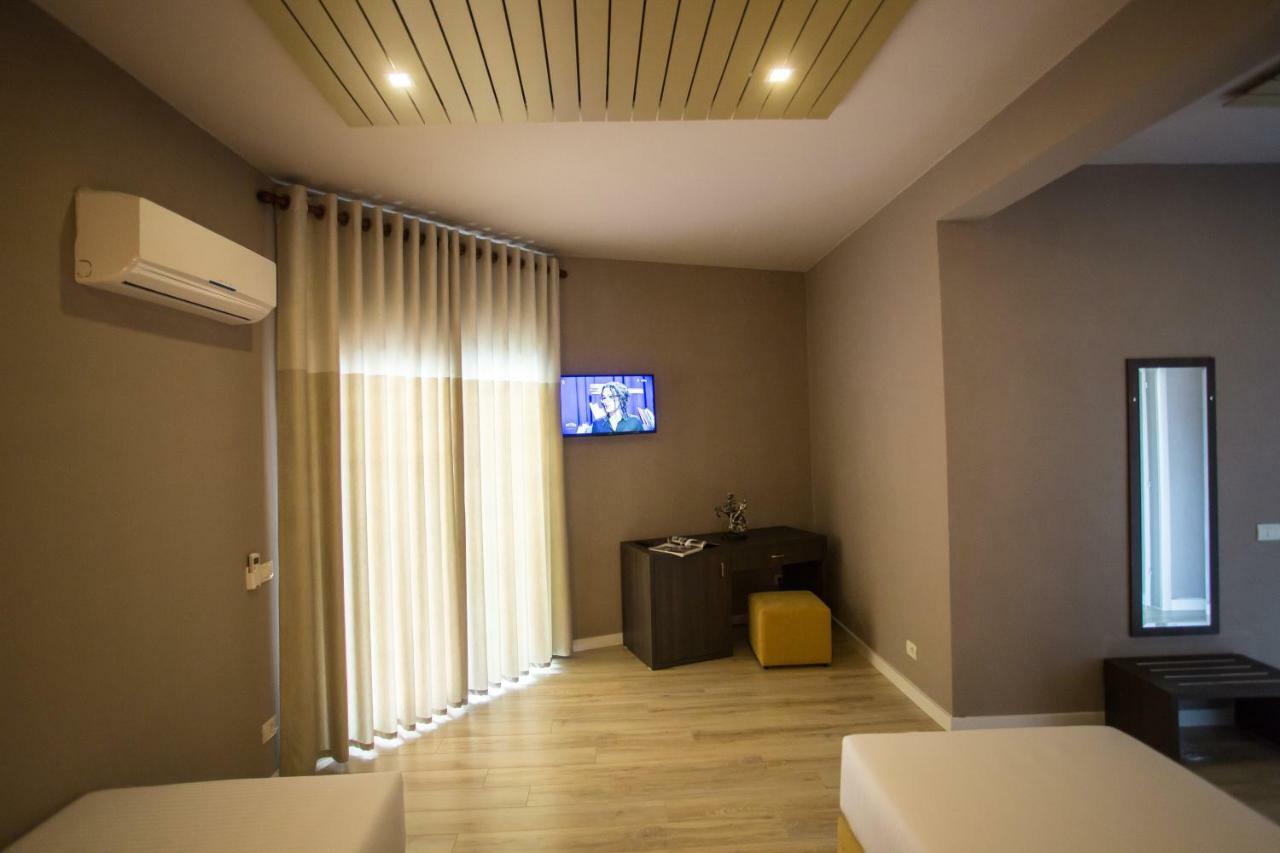 Vila Verde Beach Hotel Durrës Buitenkant foto