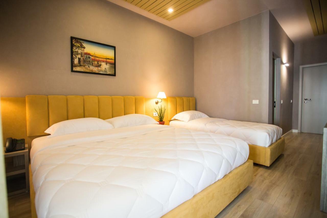 Vila Verde Beach Hotel Durrës Buitenkant foto