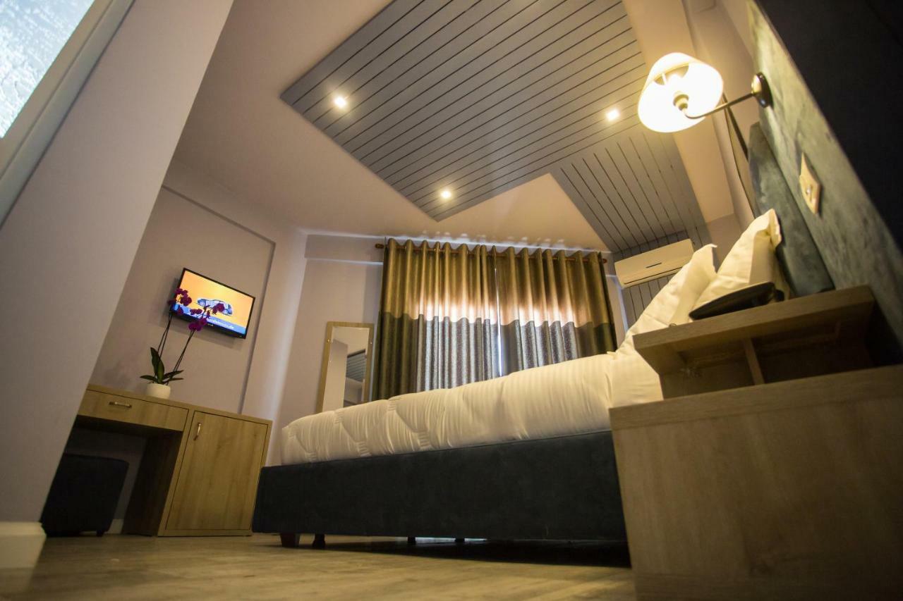 Vila Verde Beach Hotel Durrës Buitenkant foto